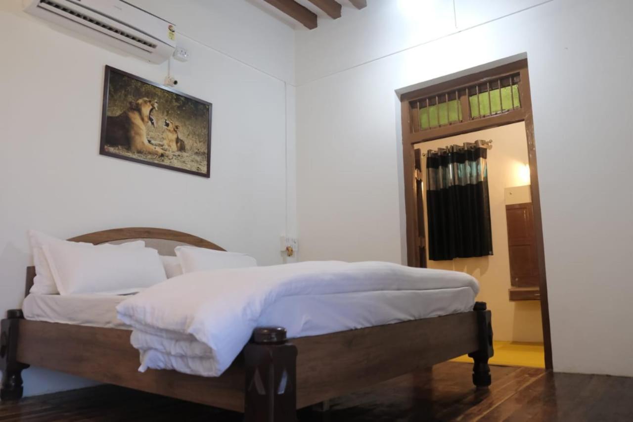 Hotel Ashirwad Dźunagadh Zewnętrze zdjęcie