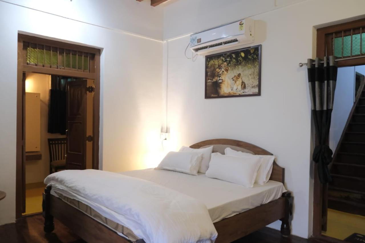 Hotel Ashirwad Dźunagadh Zewnętrze zdjęcie