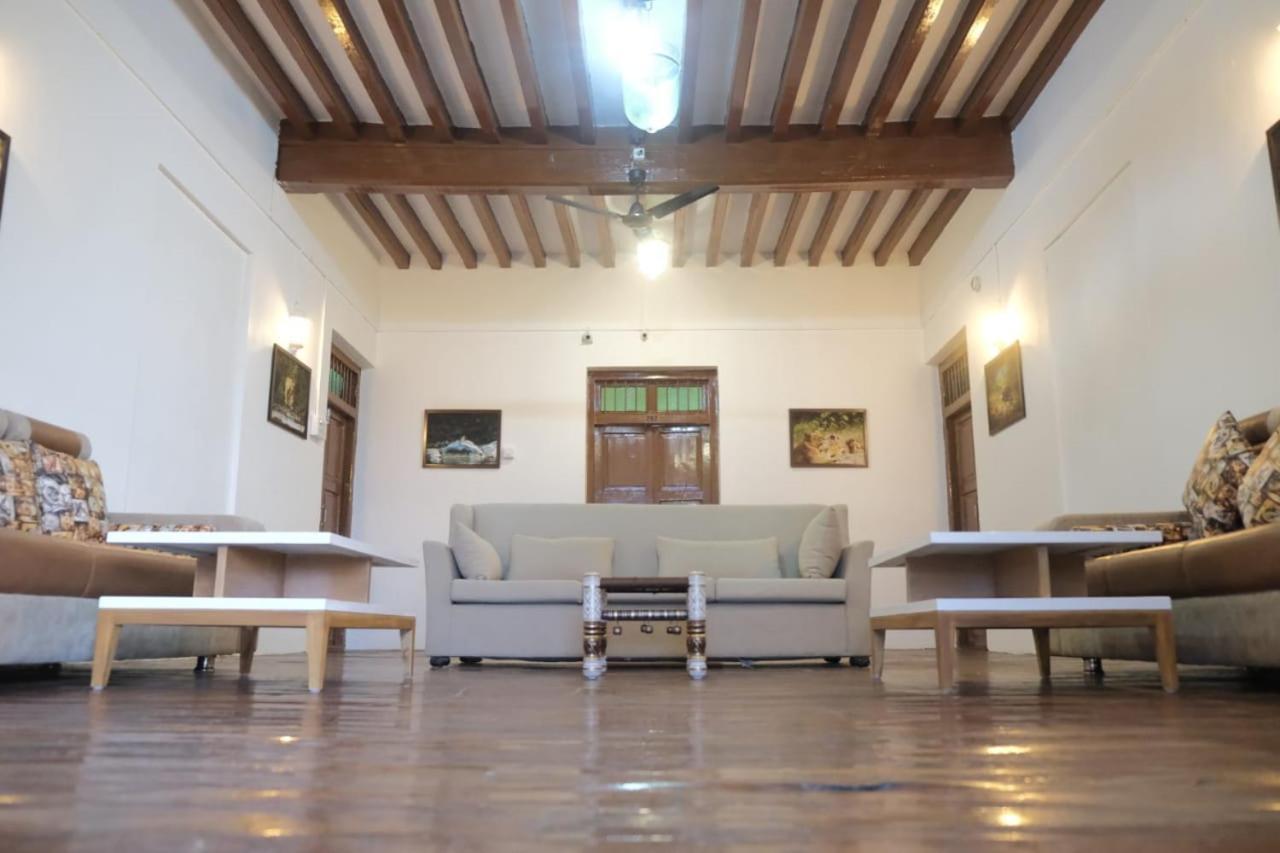 Hotel Ashirwad Dźunagadh Zewnętrze zdjęcie